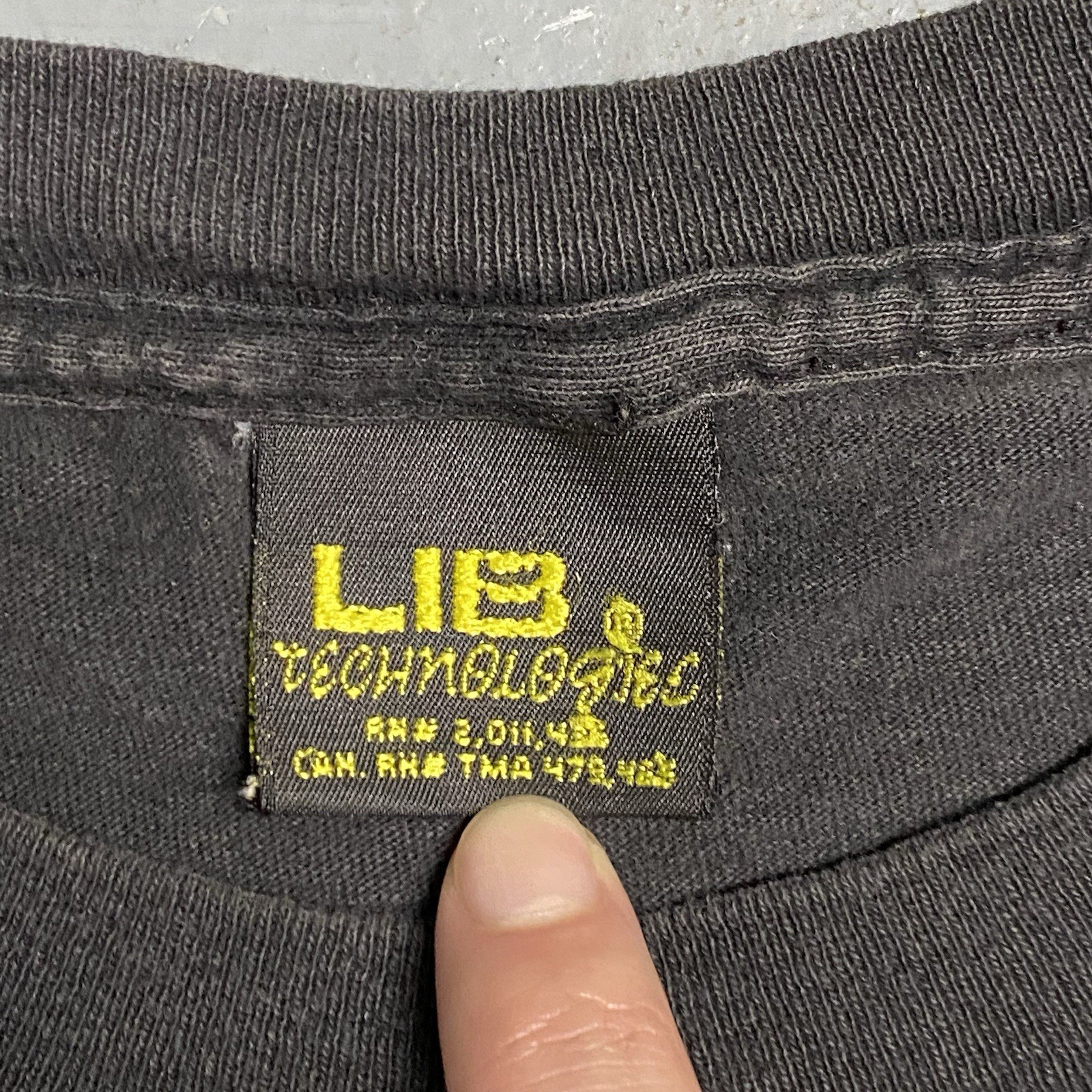 Vintage 90s Lib Tech Technologies Skateboard Shir… - image 4