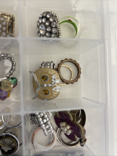 Schachtel mit über 50 Ringen meist Kostüm und verstellbar. SPASS!! Nachlassfund - Bild 5 von 13
