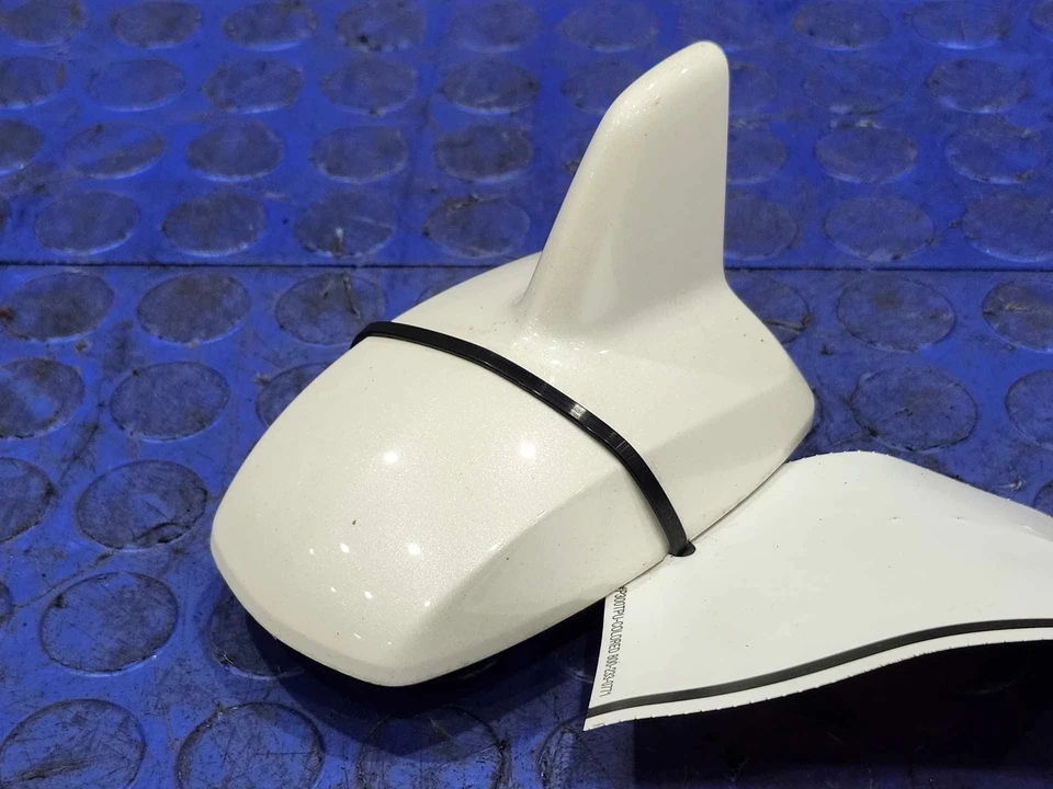 Conjunto de antena de navegação rádio 2012 Mercedes Benz ML W166 branca 799 fabricante de equipamento original - Imagem 3 de 4