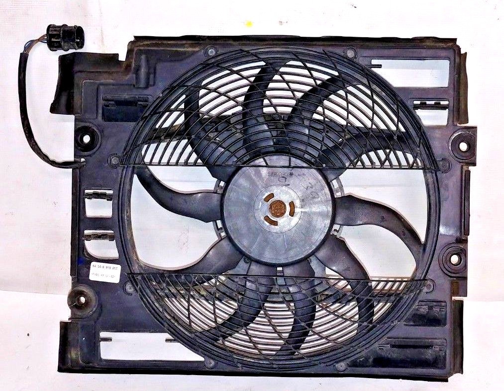 98 99 00 01 02 03 BMW 5 Series E39 525i OEM radiator cooling fan 
