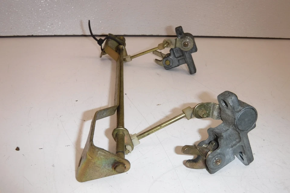 86-06 Kawasaki Concours 1000 CONJUNTO DE BLOQUEO DE PESTILLO DE ASIENTO DE PASAJERO TRASERO Foto 4 de 4