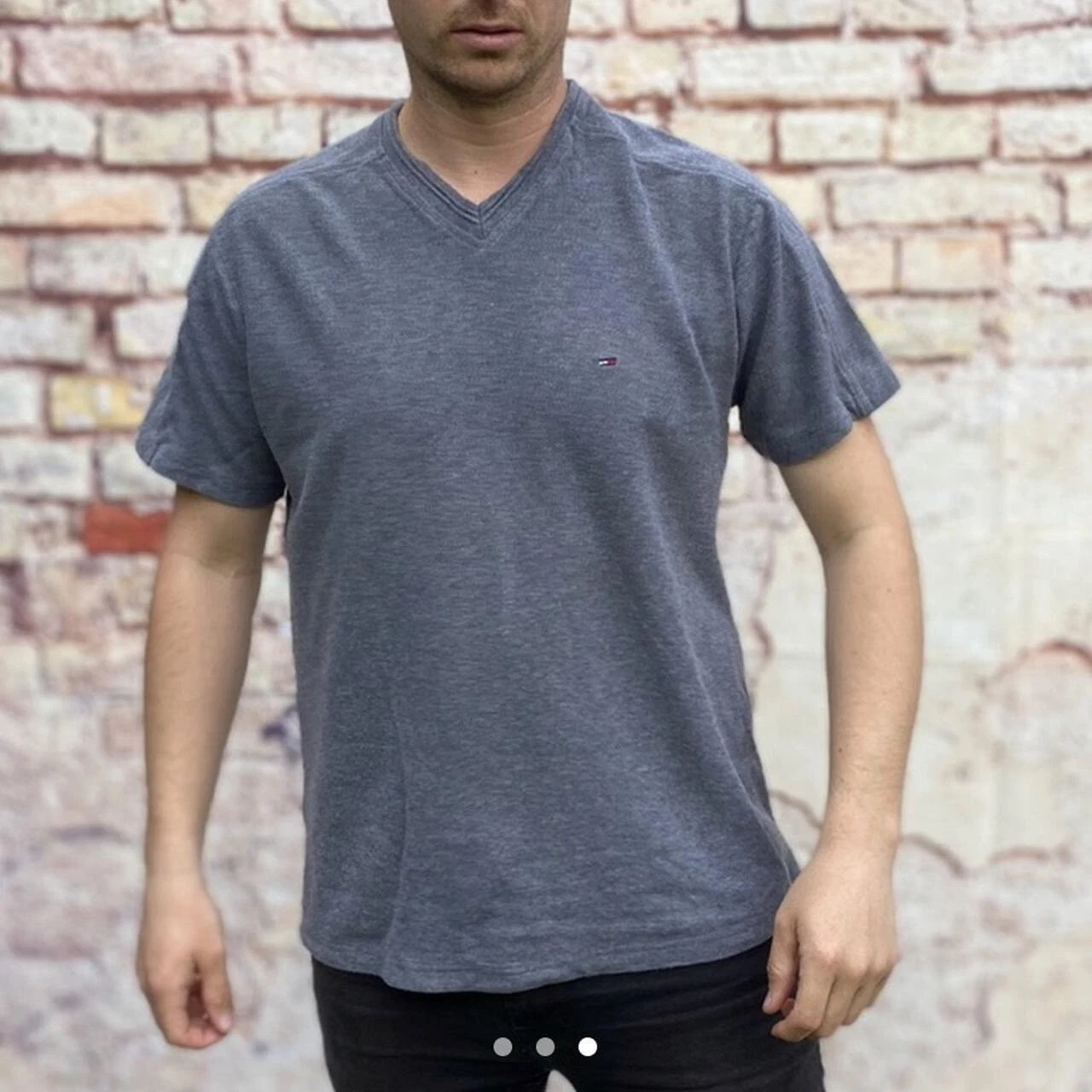 Tommy Hilfiger Grey TShirt Men's Size Large V Neck Casual Short Sleeved Tshirt