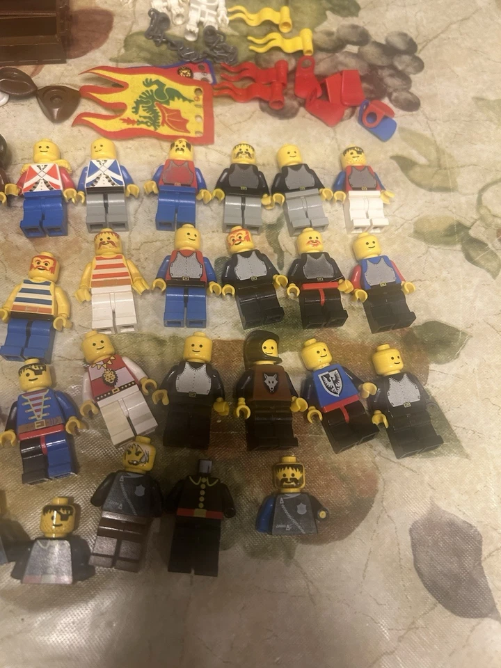 Lego Vintage 80s 90s Minifig Lot - Castle Knights, Pirates , Horses Extra Pieces - Image 2 of 4