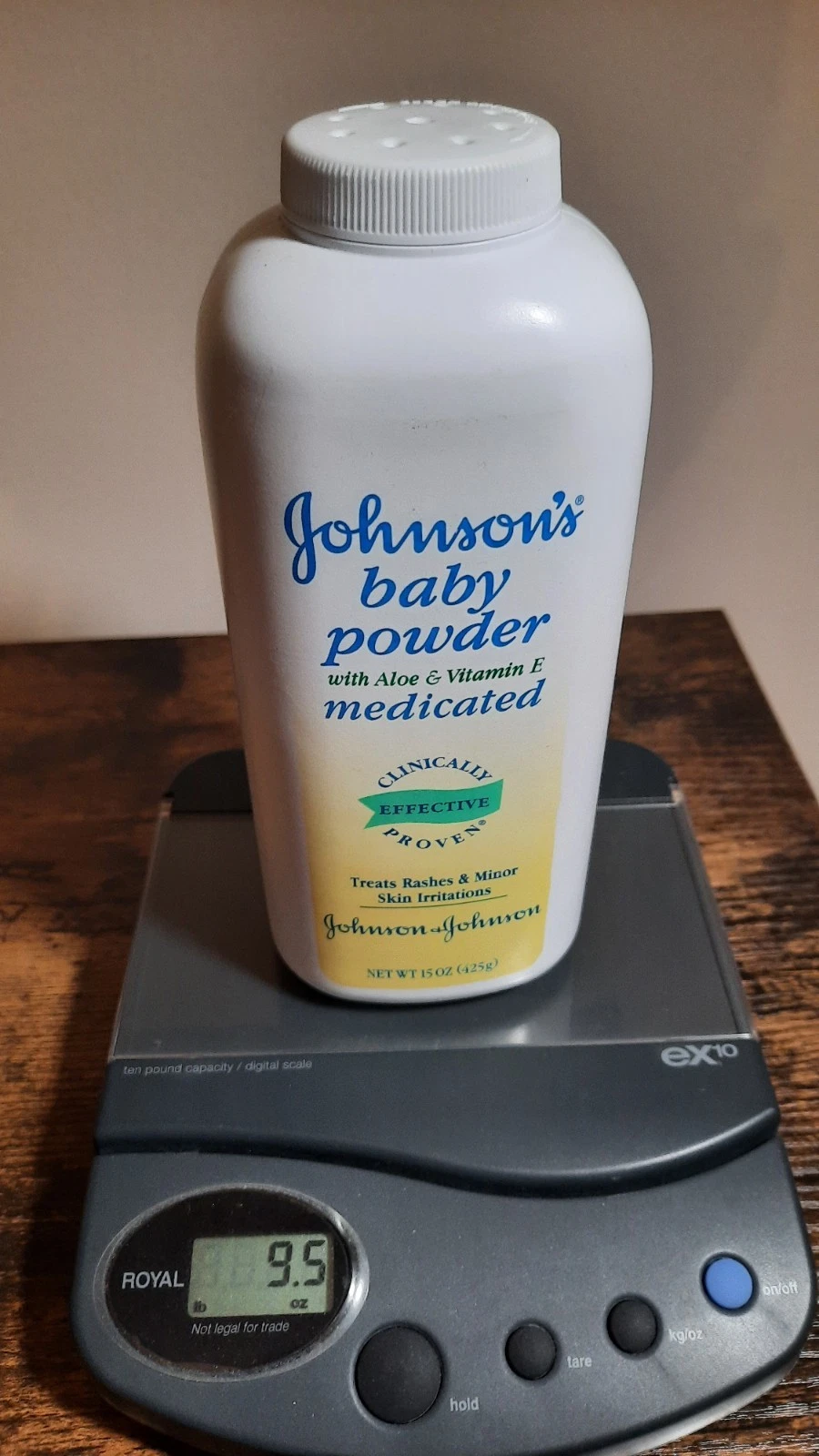 Y2K Johnsons Medicated Baby Powder Aloe & Vitamin E Zinc Oxide 15 OZ - USED 9.5
Opens in a new windo