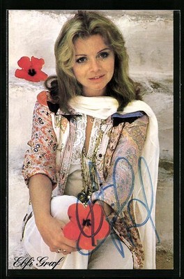 Postcard musician Elfi Graf sitting on a staircase, autograph 