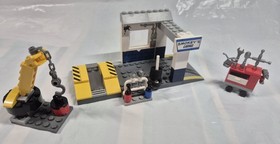 Lego Juniors #10743 Disney Cars 3 Smokey's Garage - 100% Complete