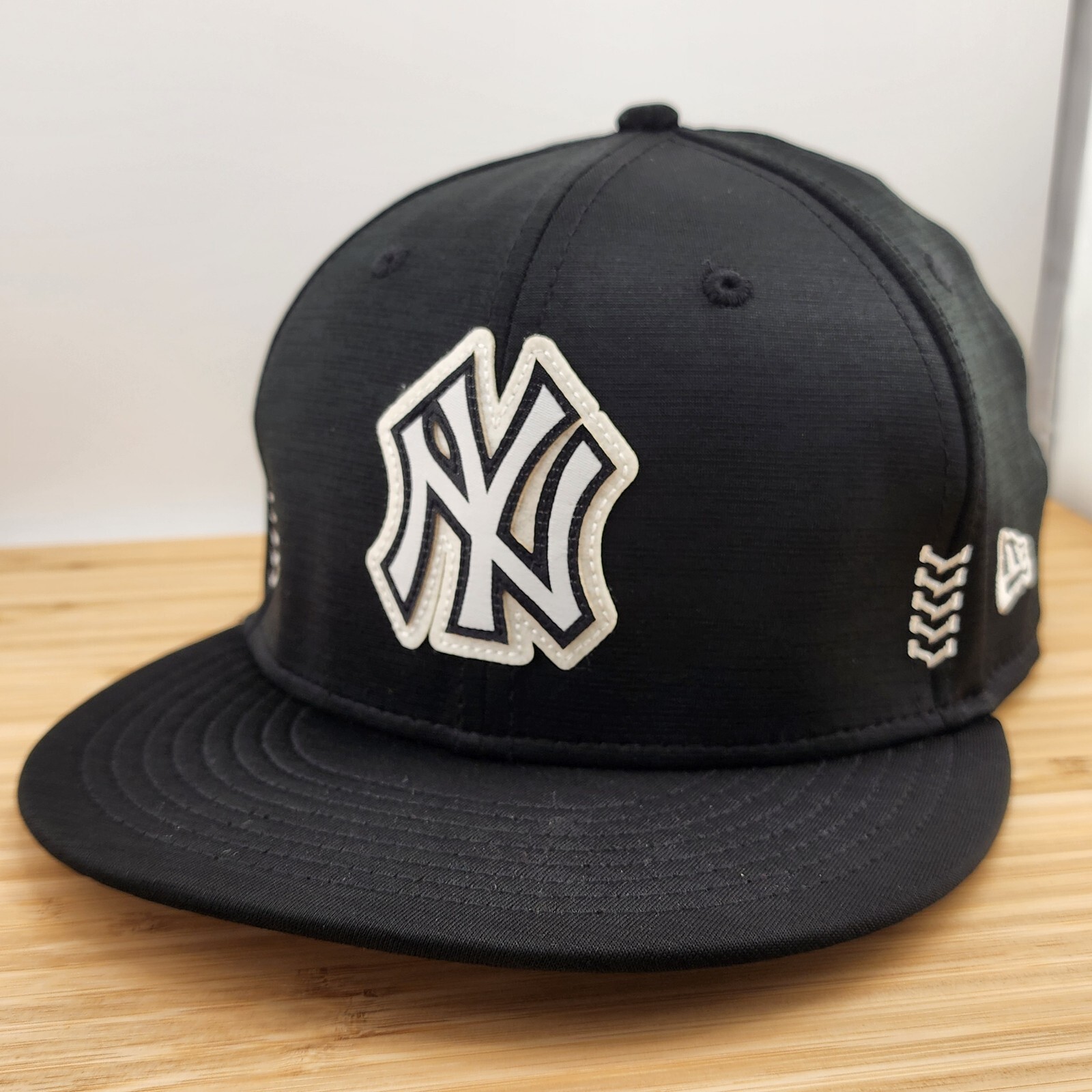New York Yankees Fitted Hat, ONFIELD CLUBHOUSE Black Cap, New Era 5950, Sz 7 1/4