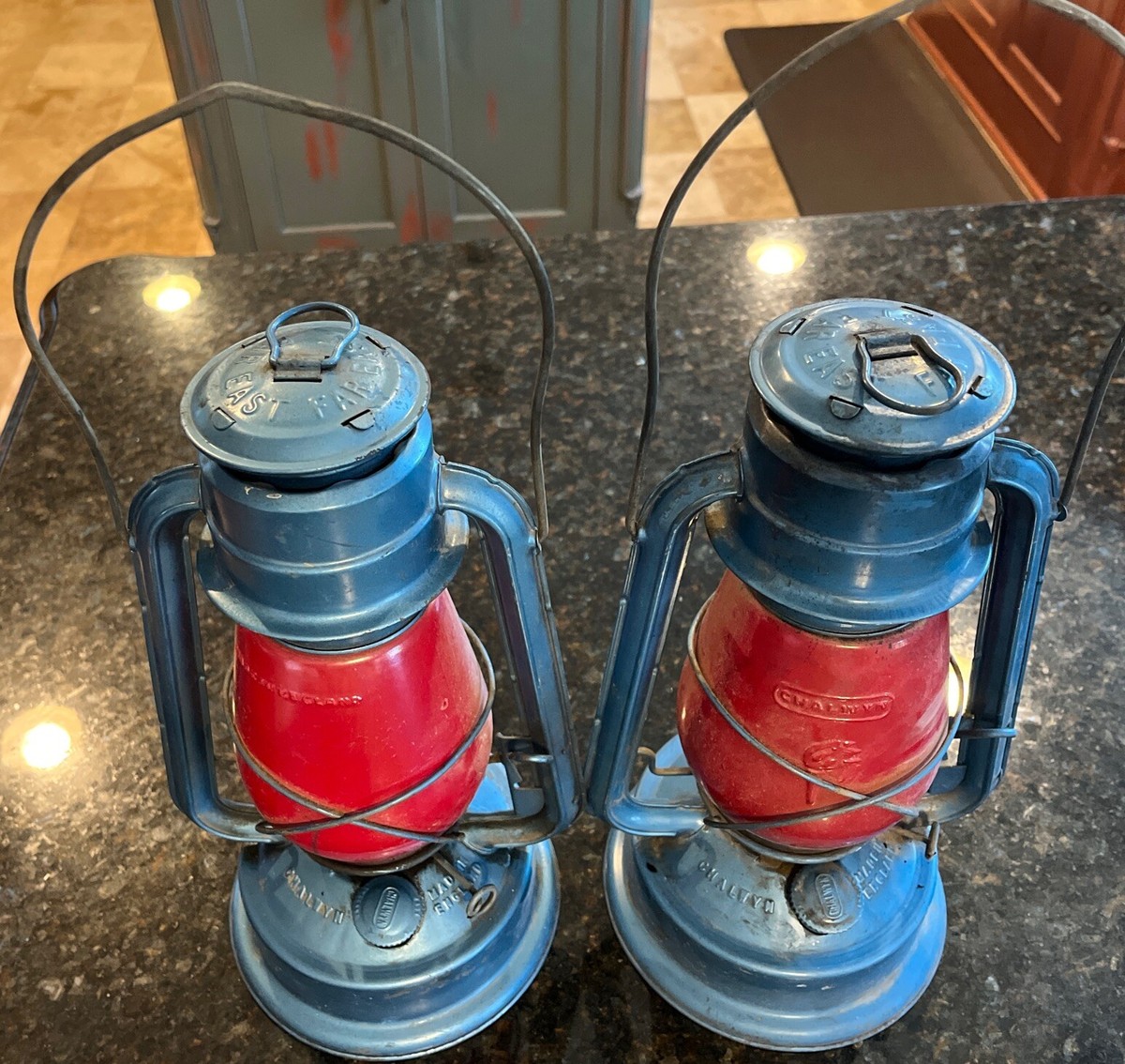 2-VTG FAR EAST MKII Chalwyn England Blue Red Globe Kerosene
