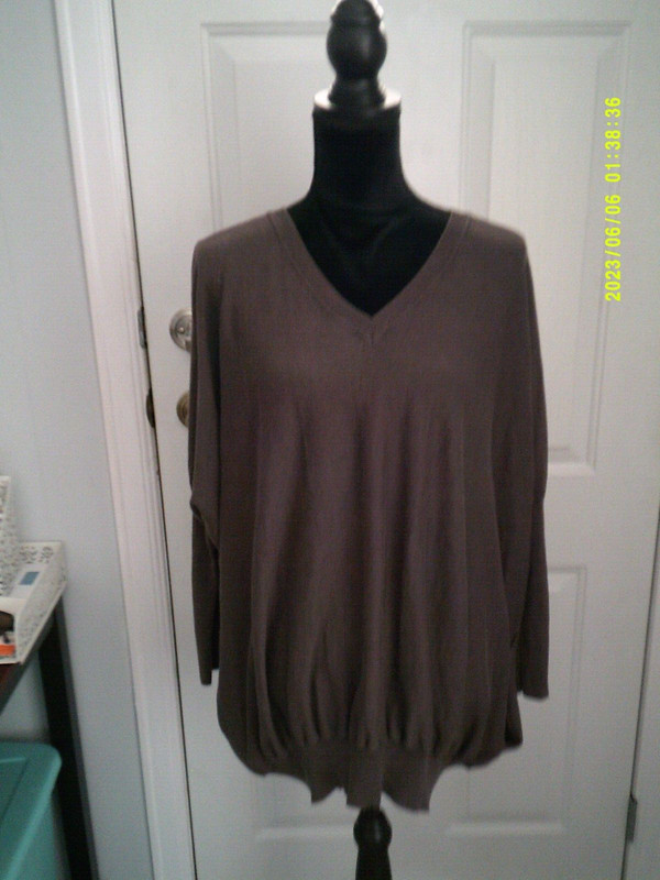 PLANET One Size Deep Brown Color Preowned Pullover Knit Top/Sweater