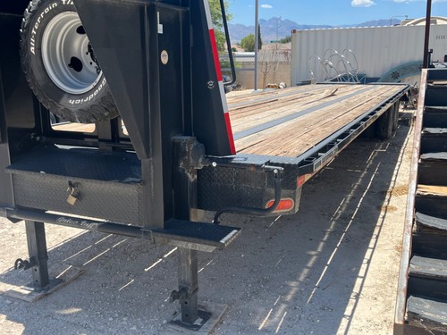 Gator gooseneck 35' plus 5' flatbed trailer