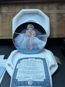 The Bradford Exchange Collectors Plate Marilyn Monroe “Forever Marilyn” COA