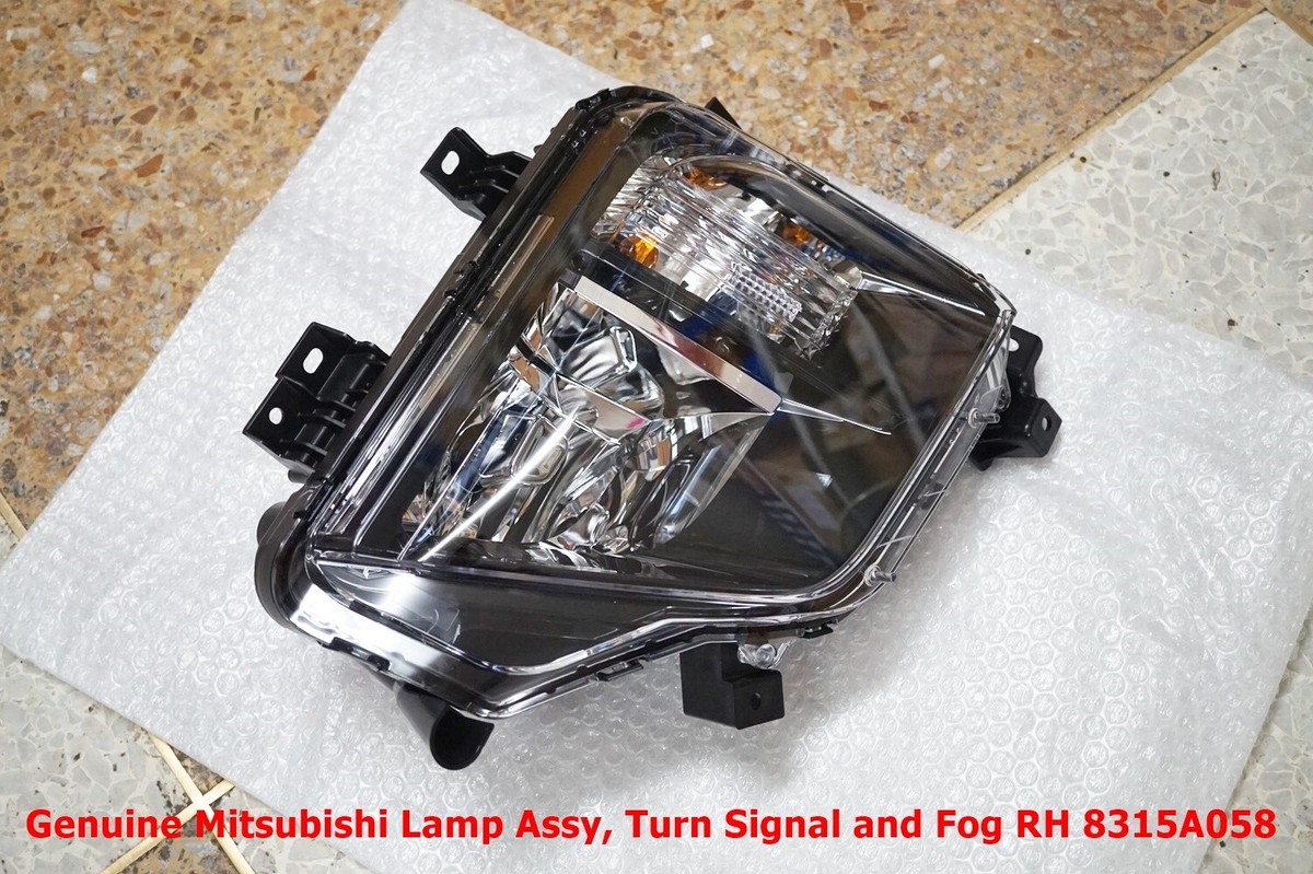 Genuine Mitsubishi Lamp Assy, Turn Signal and Fog RH 8315A058 Fot