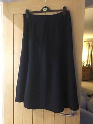 Bonmarche ladies black skirt Zip opening fully lined size 16 Very Good Condition