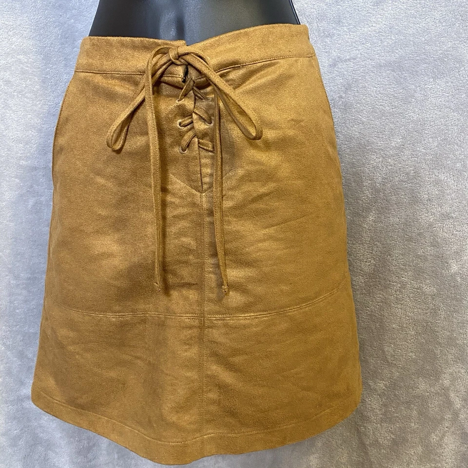 LC Lauren Conrad Faux Suede Skirt Size 4 Lace Up Mini Skirt Pockets - Imagem 4 de 4