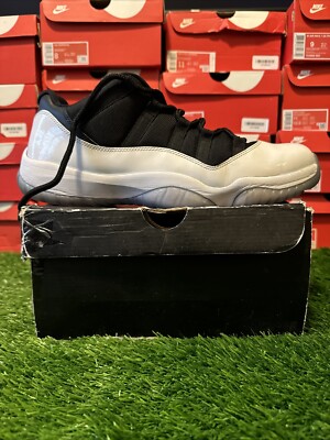 air jordan 11 retro low tuxedo