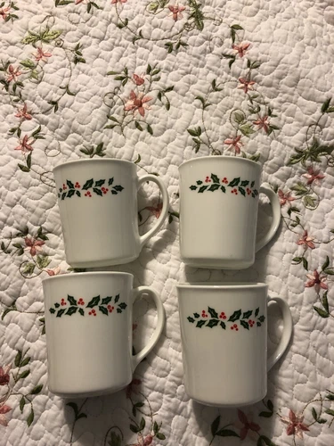 VINTAGE Corning Ware Christmas Holly Coffee Cups Mugs Milk Glass 1970 Set Of 4