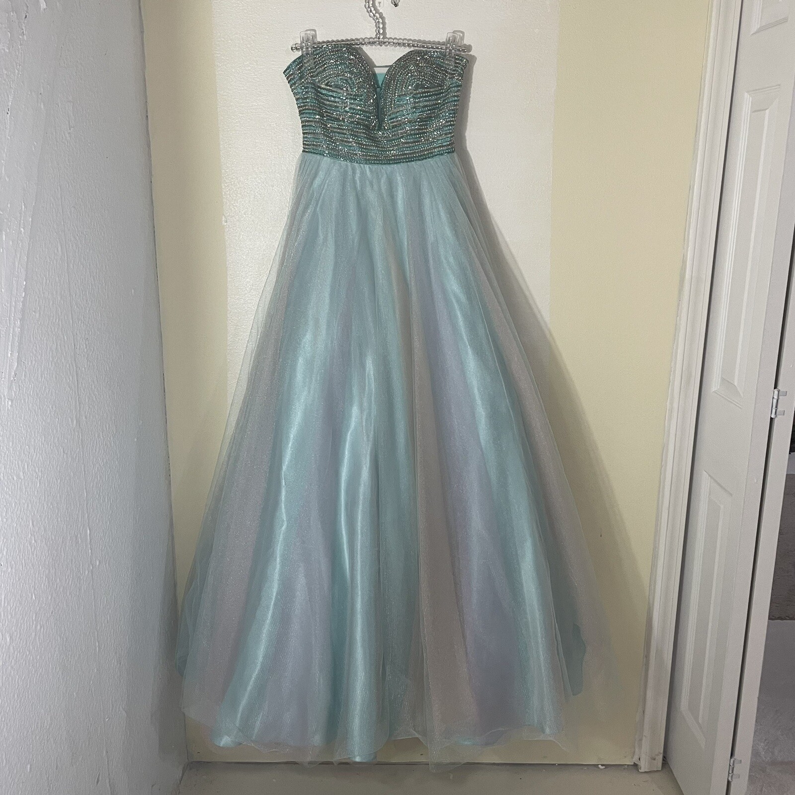 Picture 1 of 8