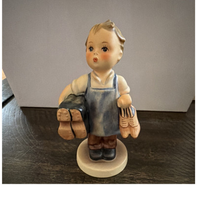 Goebel Hummel Figurine  Boots  143/0