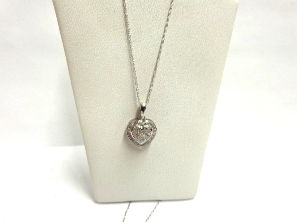 Colar em forma de coração de ouro branco 10kt diamante tamanho 18 polegadas lg peso 1,7 gramas 45 sm diâmetro - Imagem 4 de 4