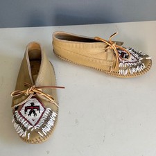Minnetonka Moccasins Boots women's size 7 Vintage Beaded Thunderbird Tan USA