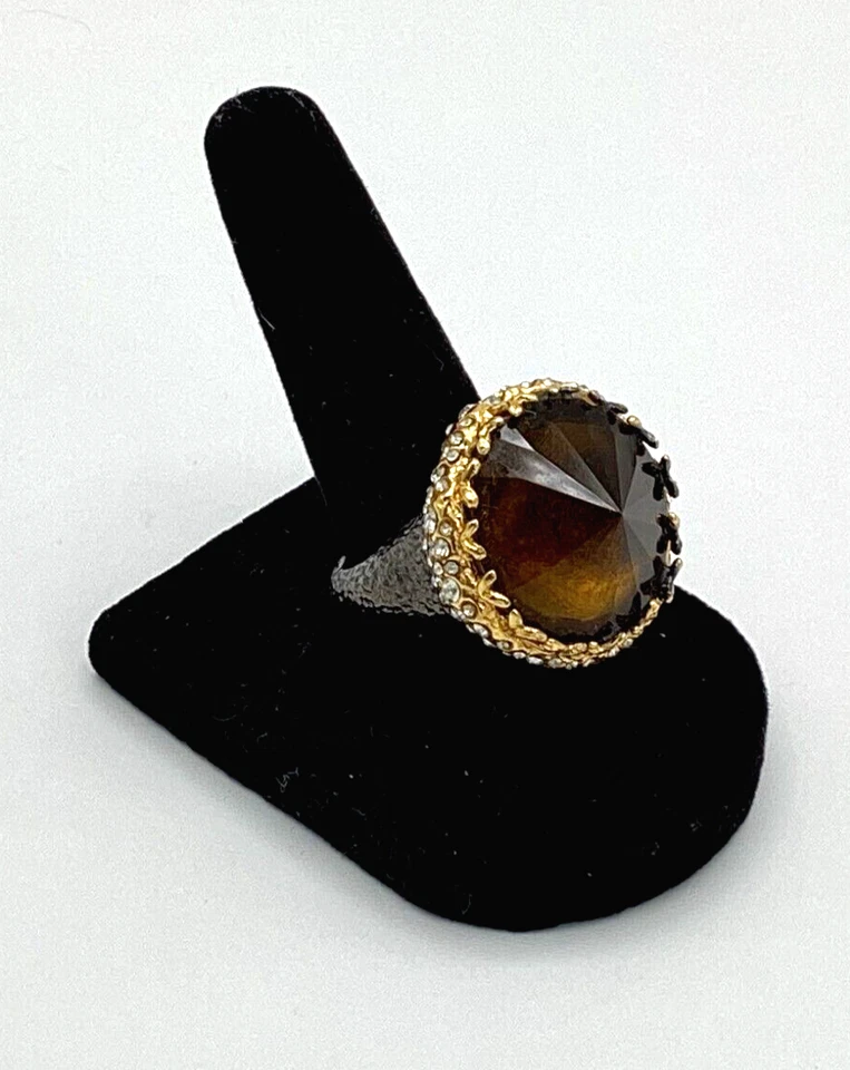 Anillo Alexis Bittar Gunmetal y Tono Dorado con Corte Cono Cuarzo Ahumado y Cristales Talla 7 Foto 2 de 4