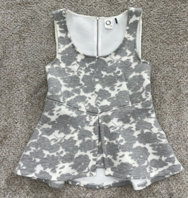 Anthropologie Akemi Kin Peplum Top Womens XS Grey Floral Sleeveless Scuba Fabric