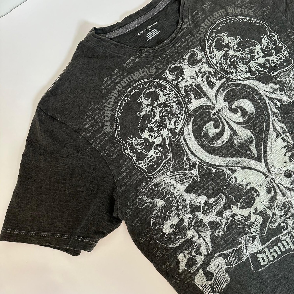DKNY Jeans Black Cotton Tee With Gray Silver Skull Print Size LG