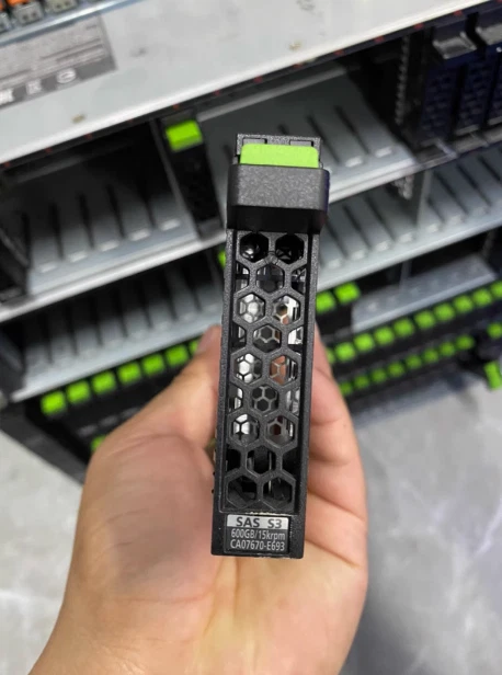 Fujitsu CA07670-E693 600GB 15K SAS 12G 2.5"HDD DX100/200 S3 S4 Hard Drive W/tray - Image 2 of 2