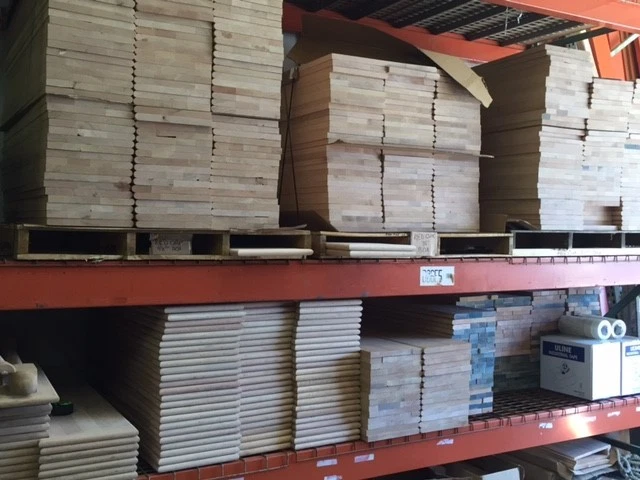 Escaleras de madera maciza de roble rojo de 1" de espesor x 11 1/2" de ancho - 36" 42" 48" 54" Foto 2 de 3