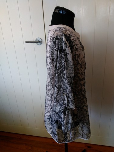 Threadz multicoloured long sleeved Blouse with sequins Size M BNWT RRP$75 - Picture 4 of 6