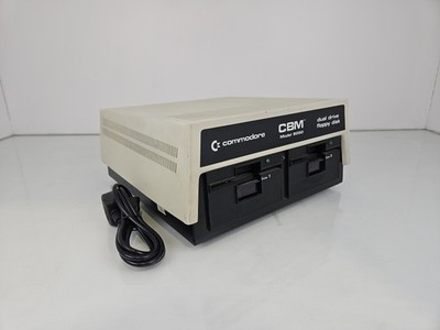 Commodore CBM Model 8050 Dual Floppy Disk Drive - getestet zum Einschalten