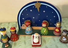 Nativity Set Wooden Peg Set, Manger Backdrop with 9 Colorful Figures Kid Child