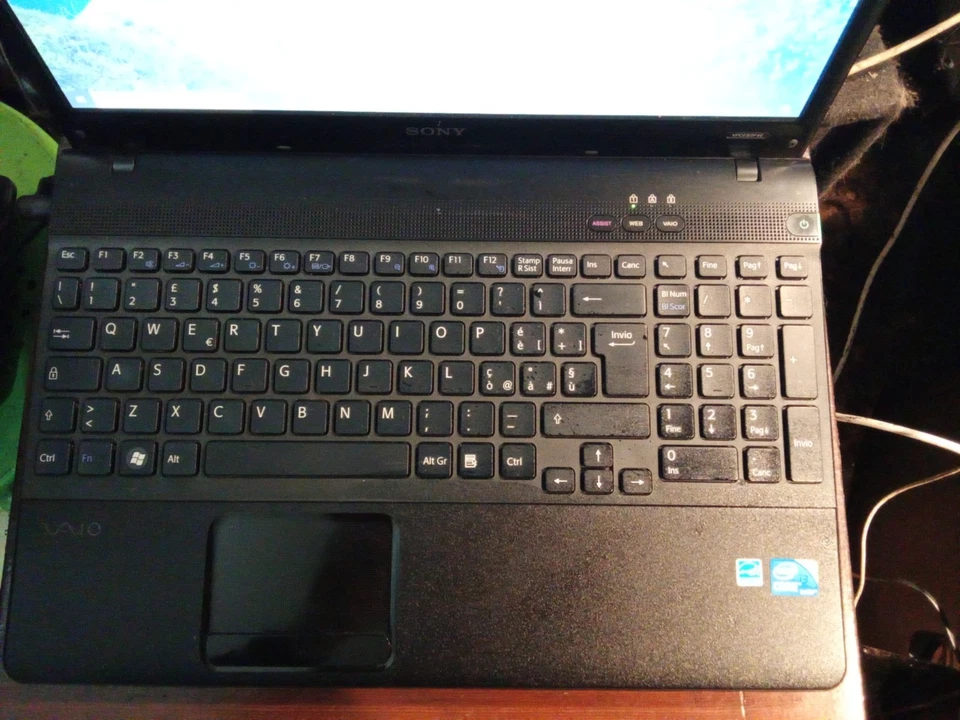 💻 Sony VAIO PCG-71311M – Intel i3 / 4GB RAM / 300GB HDD – Buono Stato - Immagine 4 di 4