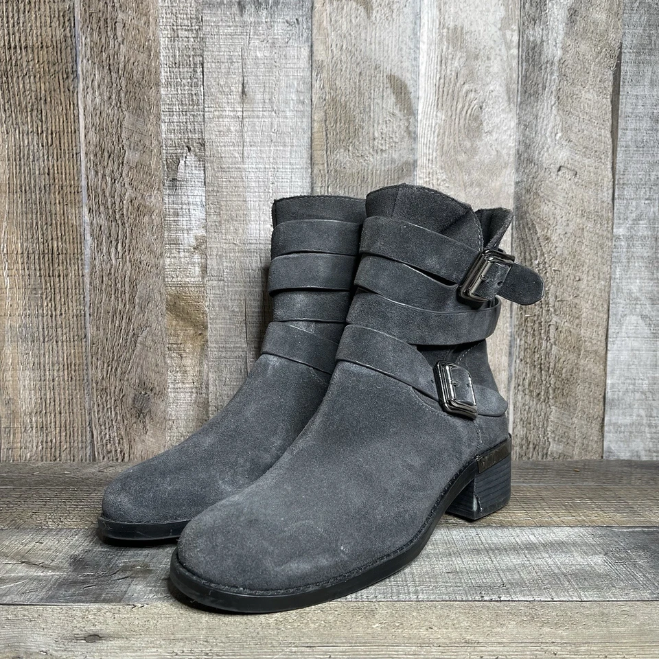 Mujeres Vince Camuto Webey Gris Gamuza Hebilla Arnés Moto Motociclista Botas Talla 7 M Foto 2 de 4