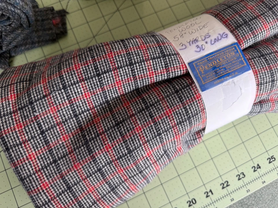 Pendleton md. weight plaid Wool Fabric roll Blk white & red  138 x 58 F115 - Image 4 of 4