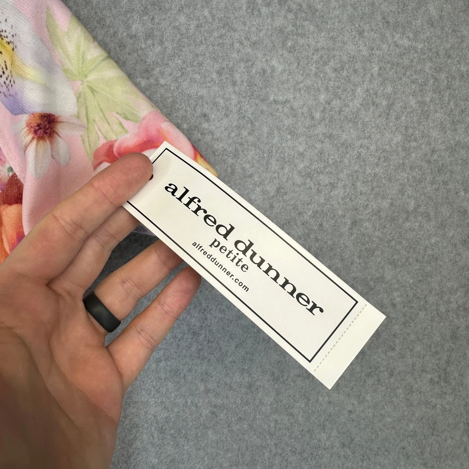 Свитер Alfred Dunner Magnolia Springs PS розовый с цветочным узором с коротким рукавом  - Изображение 3 из 4