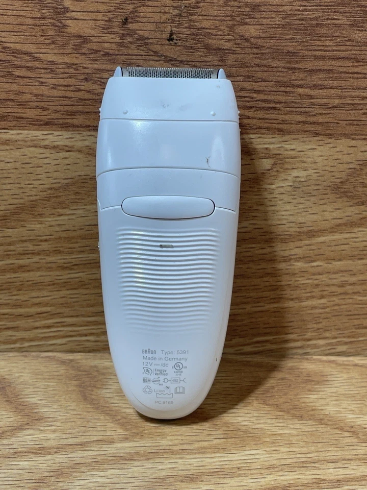Afeitadora portátil Braun Silk-épil 5 5391 blanca y azul en seco y húmedo para mujer Foto 2 de 4