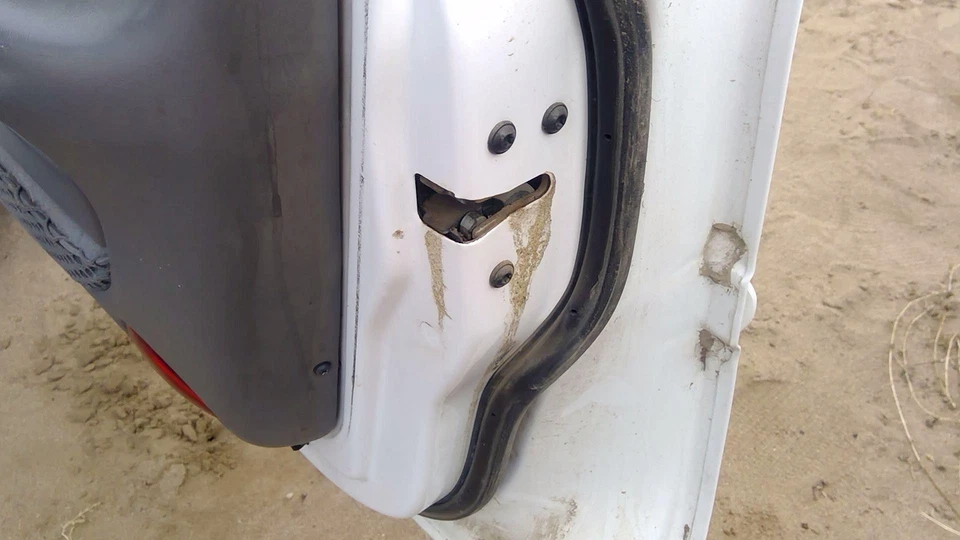 Pestillo de puerta delantera derecha para pasajero Ford Taurus 1998 con varillas/cables OEM Foto 4 de 4