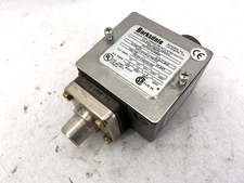 New Barksdale E1H-H90-F2 Pressure Switch 1000PSI .21-6.21 BAR 10A 600V - No Box