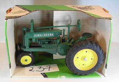 Ertl 1/16 John Deere Model A (1934) Traktor Trecker OVP #803