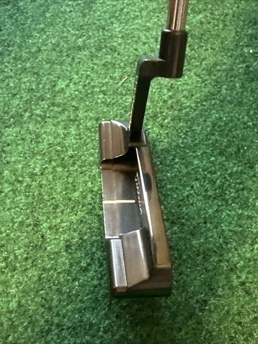 Titleist Scotty Cameron 1997 Classics Newport 2 Putter 35 Titleist Scotty Cameron 1997 Classics Newport 2 Putter 35