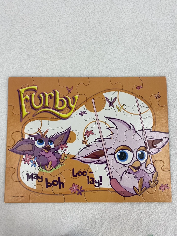 Rompecabezas púrpura FURBY 24 piezas 10”x13” completo 2005 Milton Bradley May Boh Foto 3 de 4