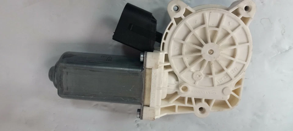 67 62 6 922 319  Window Regulator Motor Rear Left, BMW E60 E61 525 530 545 550 - Image 2 of 3