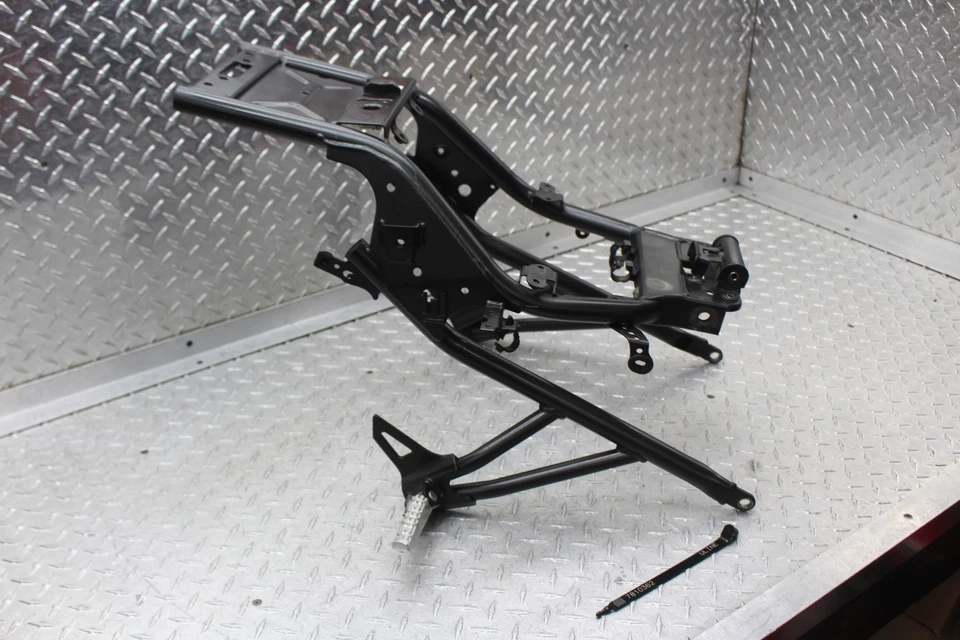 Subchasis trasero Yamaha FZ6 2006 subchasis OEM Foto 3 de 4