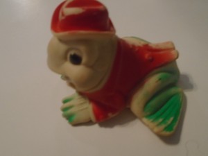 RARE VINTAGE SQUEAKY SQUEEZABLE TOY FROG FROM SUN RUBBER COMPANY 1955
