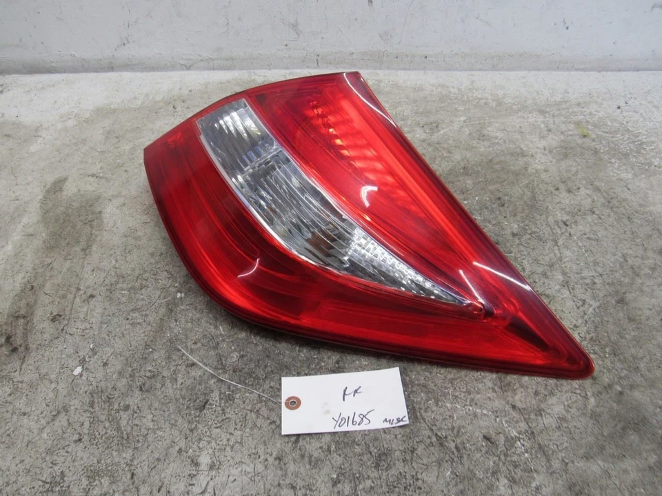 2013 Honda Crosstour right passenger side rear back tail light brake stop lamp Foto 3 de 4