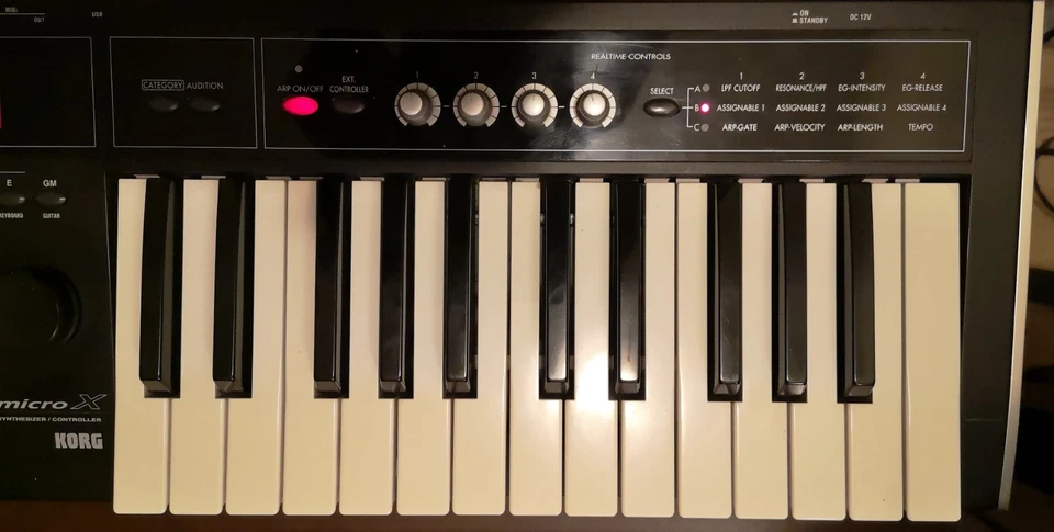 Synthesizer KORG MICRO X mit Netzteil im Transportkoffer - Bild 4 von 4