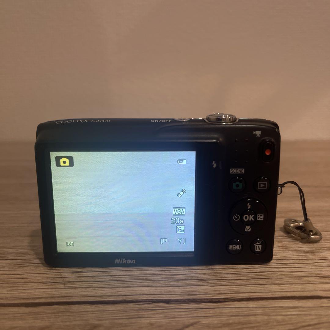 Nikon COOLPIX S2700 シルバー Nikon CoolPix S2700 Digital Camera 6X Wide Optical Zoom
