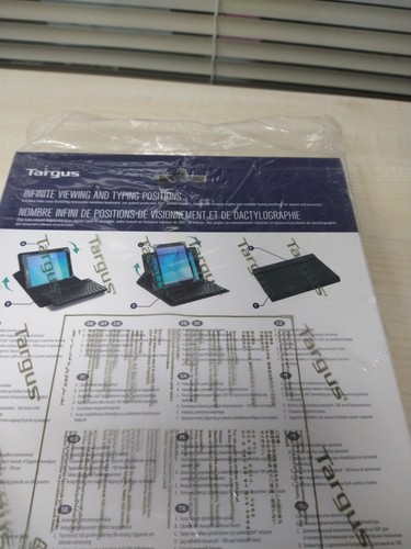 Targus fit-n-grip Universal Keyboard Case -Fits any 9.7"- 10.1" tablet - Opened. - Picture 9 of 15
