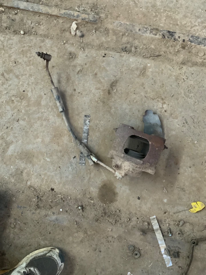 Pinza de freno de disco delantera derecha Mazda serie B3000 1994 Foto 2 de 2